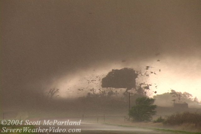 Attica, KS tornado 2004 | tornado images |photographs of tornadoes
